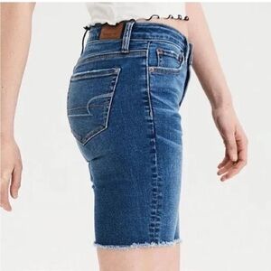 EXCELLENT DISTRESSED CONDITION WOMEN’S SIZE 8 AMERICAN EAGLE BERMUDA JEAN SHORTS